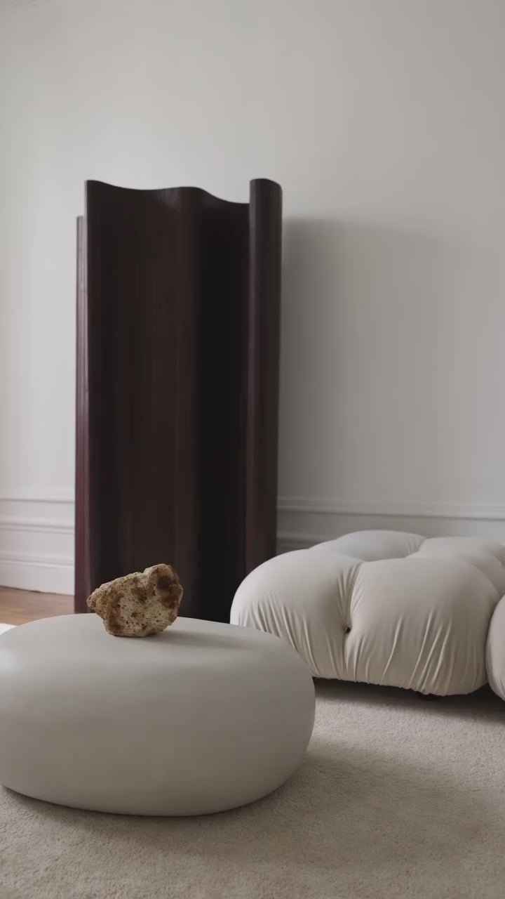 Kendi sehpanı tasarla ve organik formlarla modern mobilya tasarımının tadını çıkar.